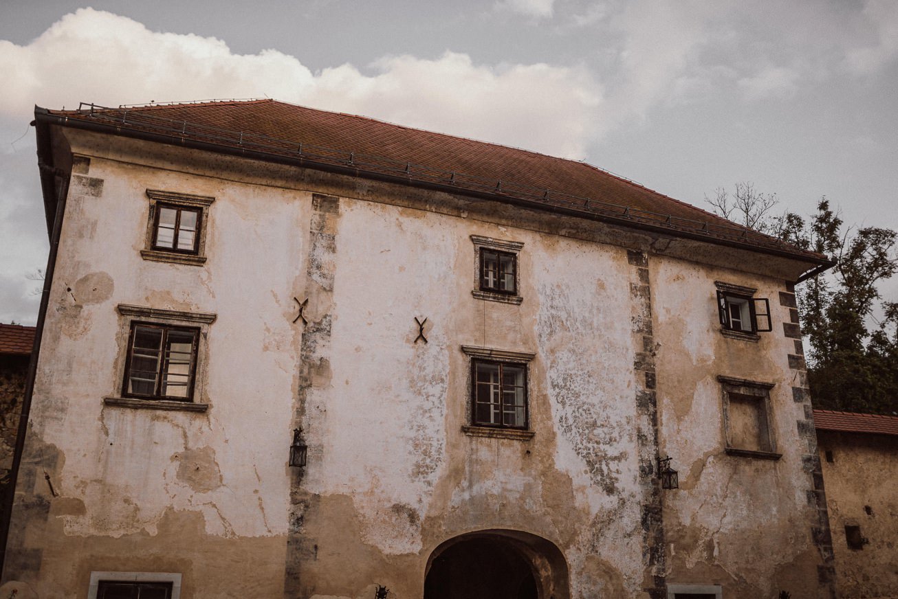 Grad Otocec Chateau Porocni fotograf Wedding photographer 40